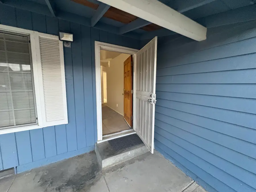 1109 W Riggin Avenue, Visalia, CA 93291 - #2