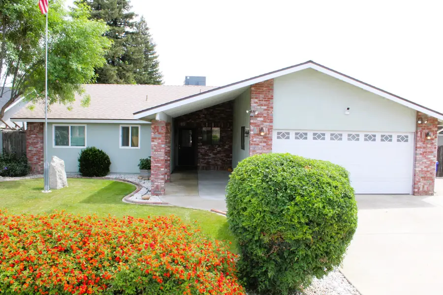 610 Wellington Street, Porterville, CA 93257 - #2