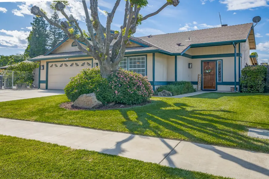 5127 W Westgate Avenue, Visalia, CA 93277 - #2