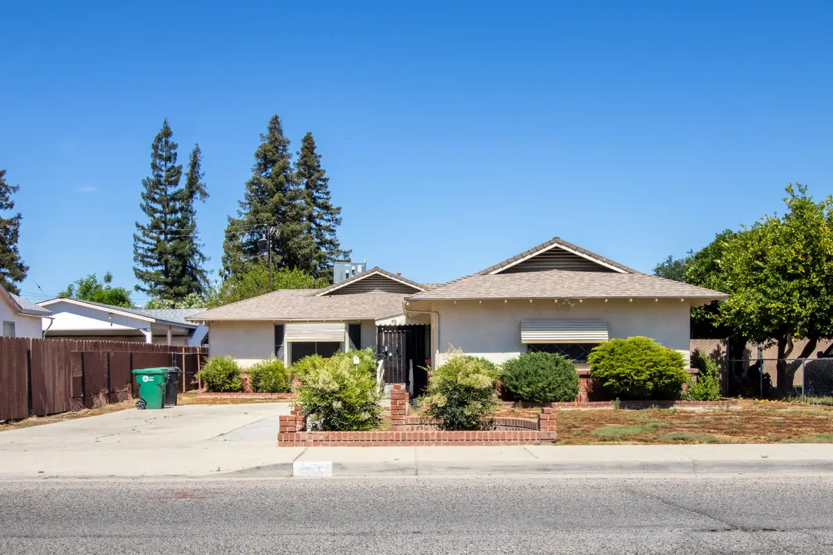 674 W Putnam Avenue, Porterville, CA 93257 - #1