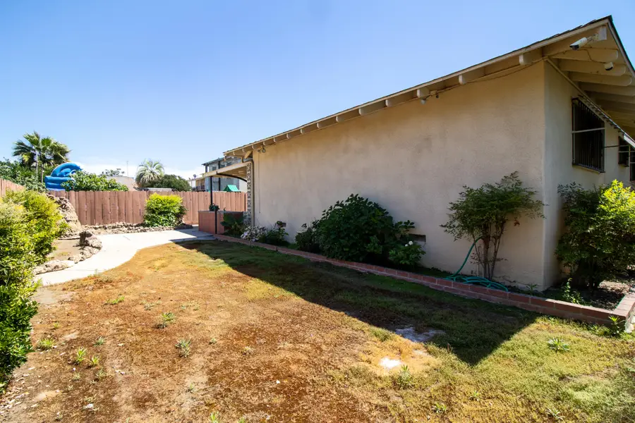674 W Putnam Avenue, Porterville, CA 93257 - #2