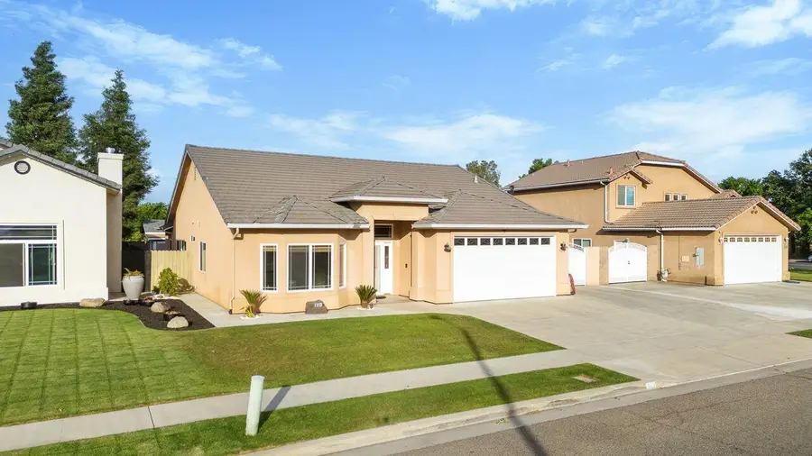 1110 Lincoln Street, Tulare, CA 93274 - #2