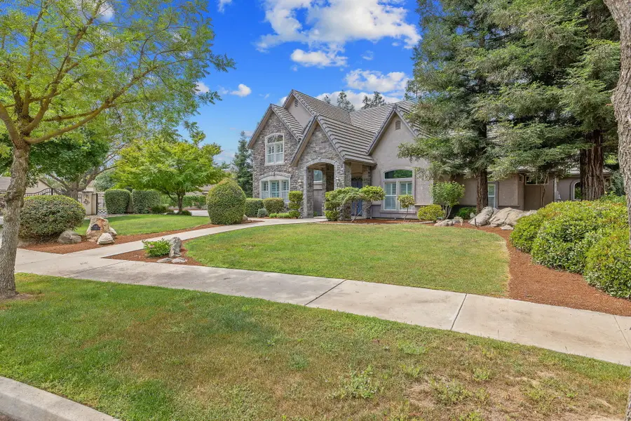 5640 W Delaware Avenue, Visalia, CA 93291 - #2