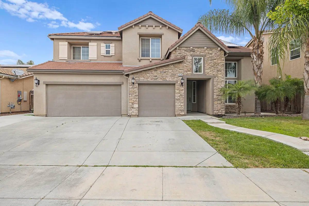 2536 W Stewart Avenue, Visalia, CA 93291 - #1