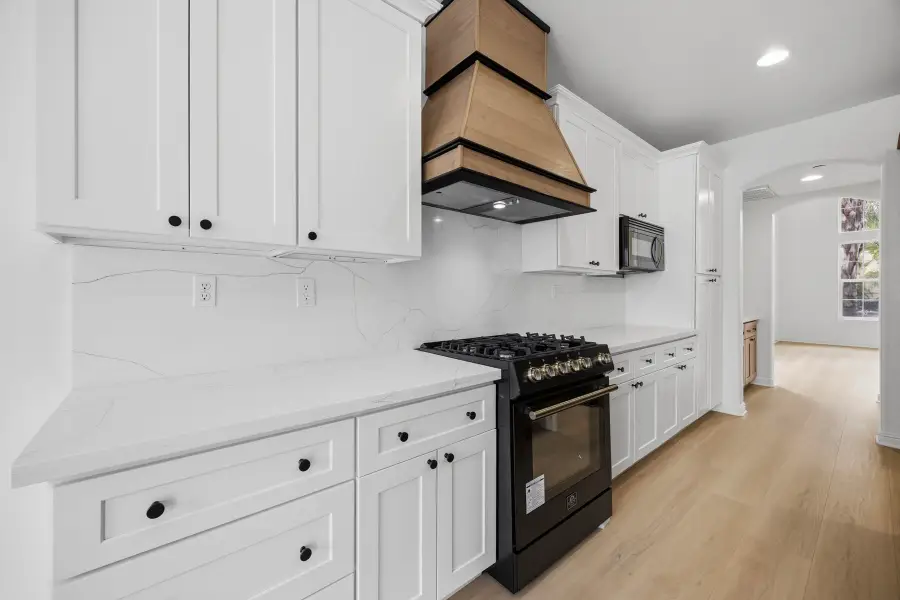 2536 W Stewart Avenue, Visalia, CA 93291 - #3