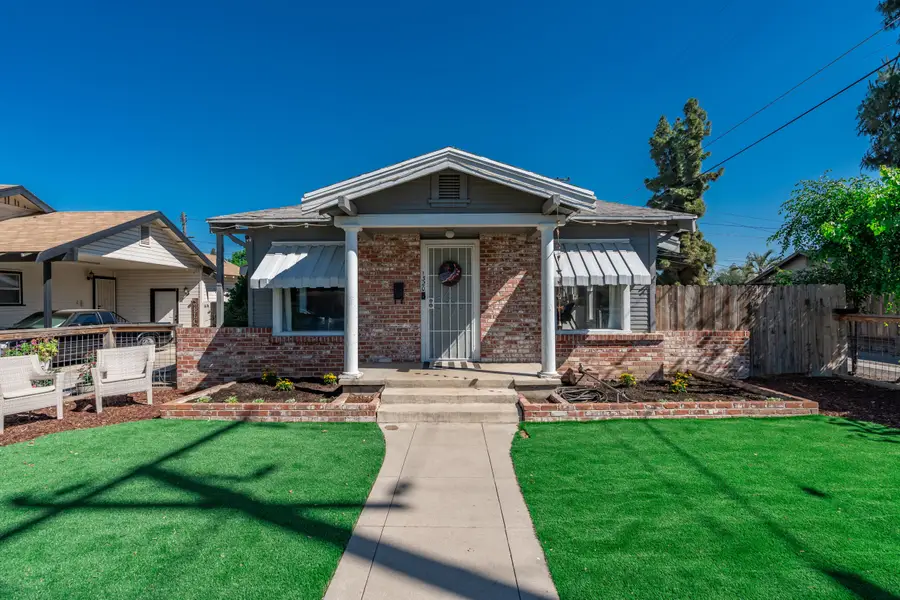 1320 W Oak Avenue, Visalia, CA 93291 - #2