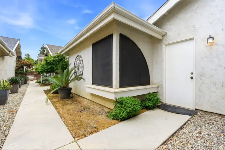 1912 S Pinnacle Street, Visalia, CA 93292 - #2