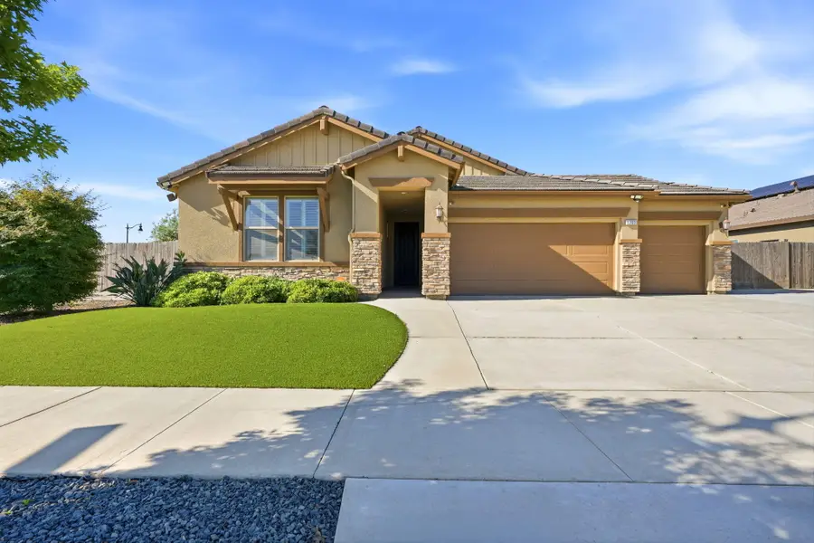 1703 W Porter Avenue, Visalia, CA 93291 - #2