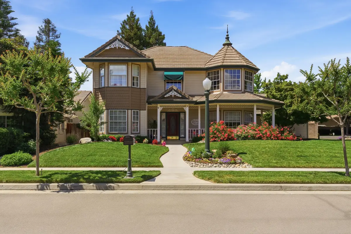 2320 SW Cottonwood Circle, Visalia, CA 93277 - #1