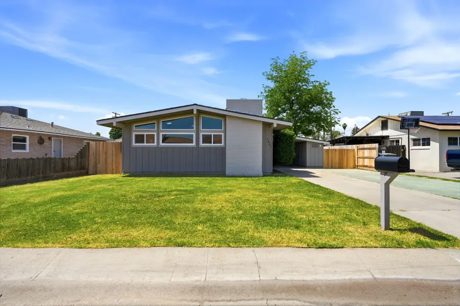 1807 S Bardo Street, Visalia, CA 93277 - #2