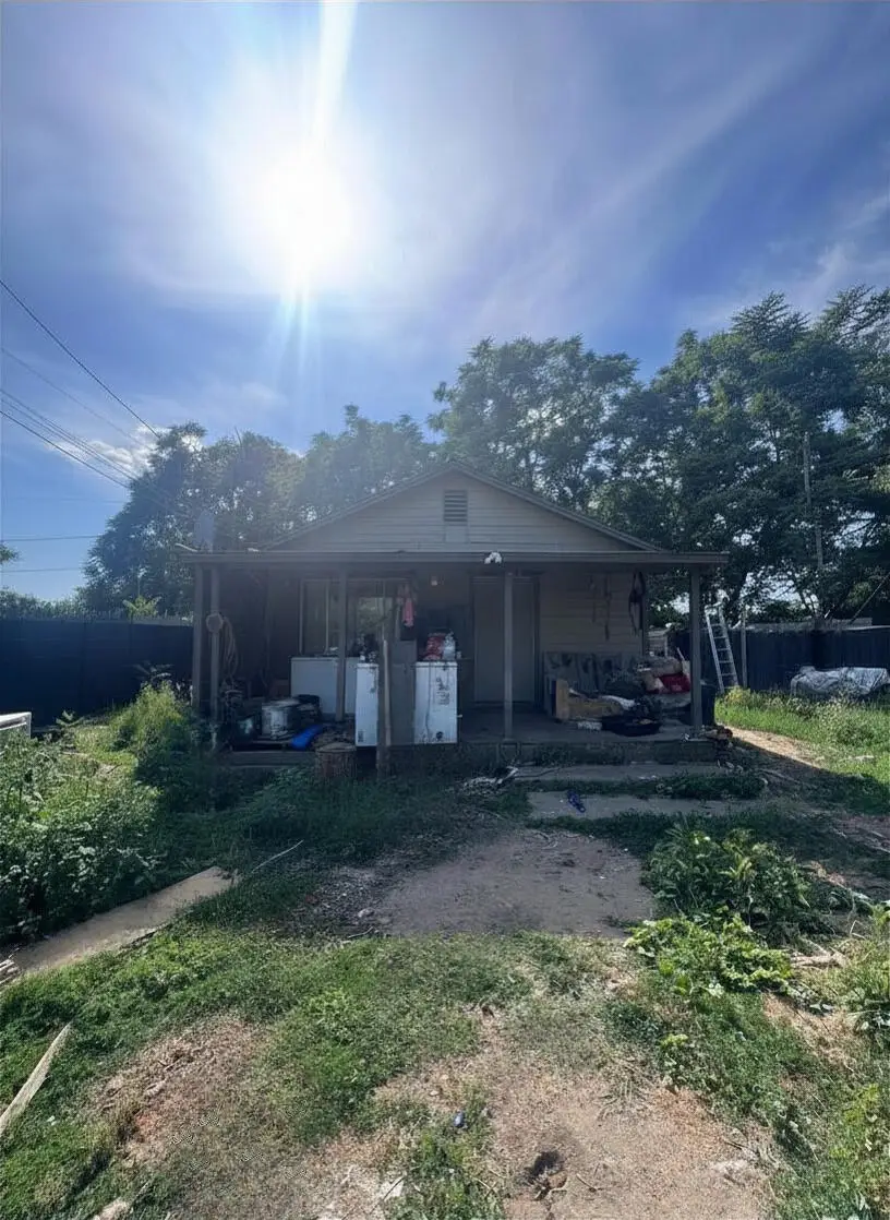 869 N Brundage Avenue, Farmersville, CA 93223 - #1