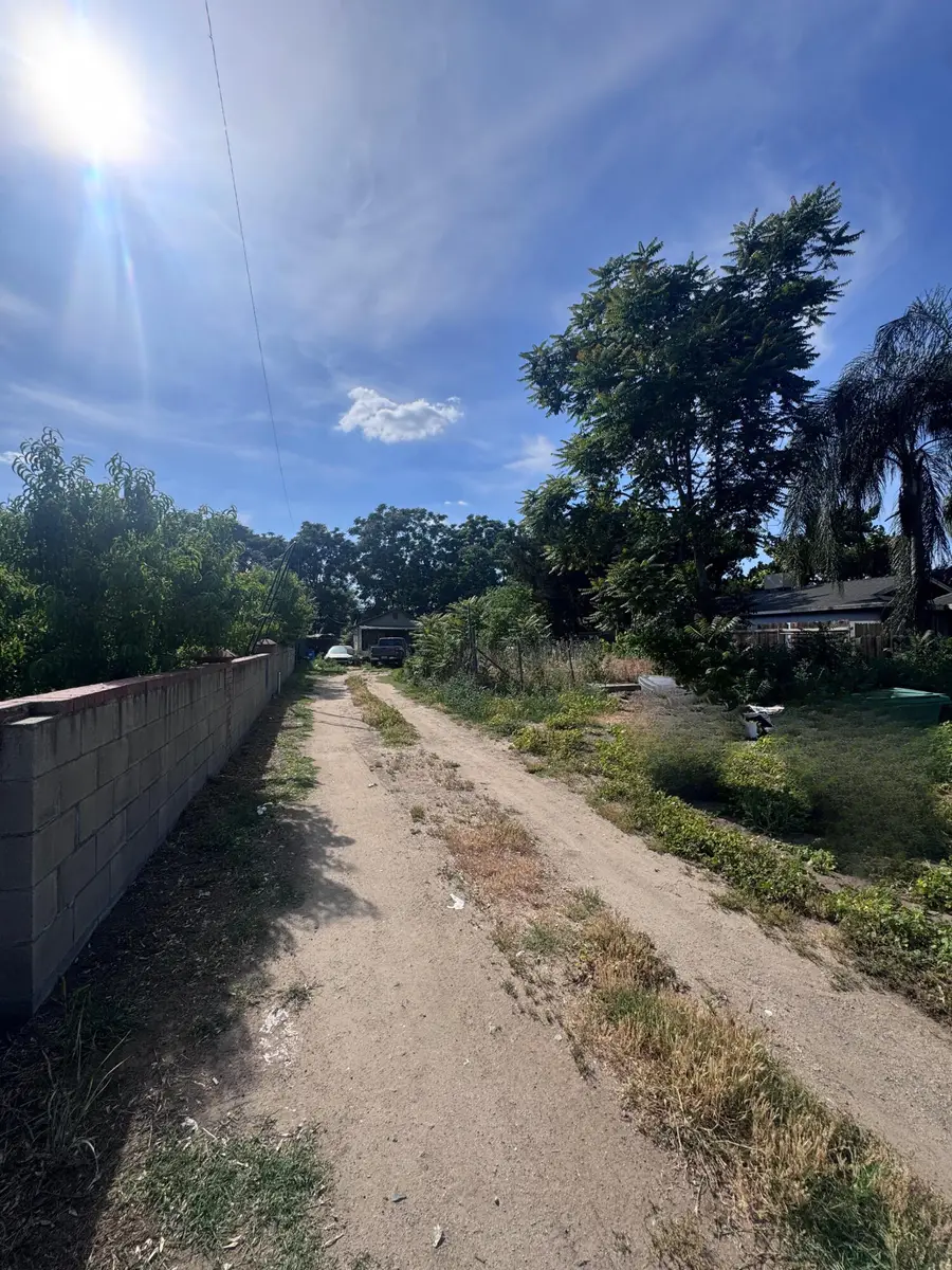 869 N Brundage Avenue, Farmersville, CA 93223 - #3