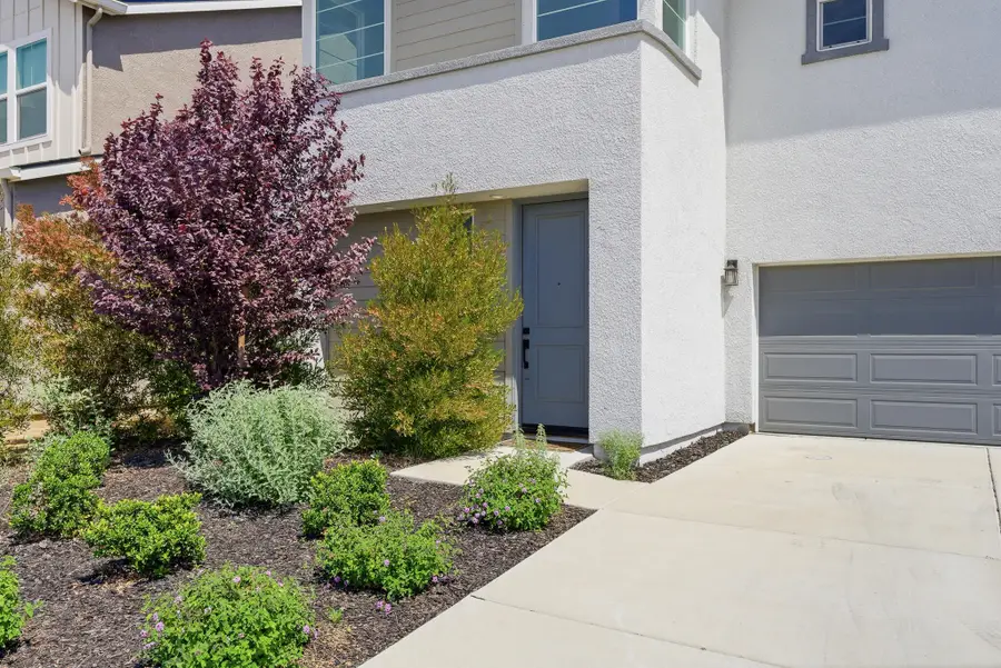 3008 N Creekside Street, Visalia, CA 93291 - #3