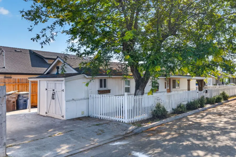 359 N Quince, Exeter, CA 93221 - #3