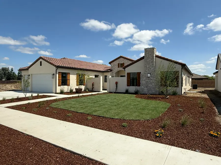 2624 N Leila Street, Visalia, CA 93291 - #2