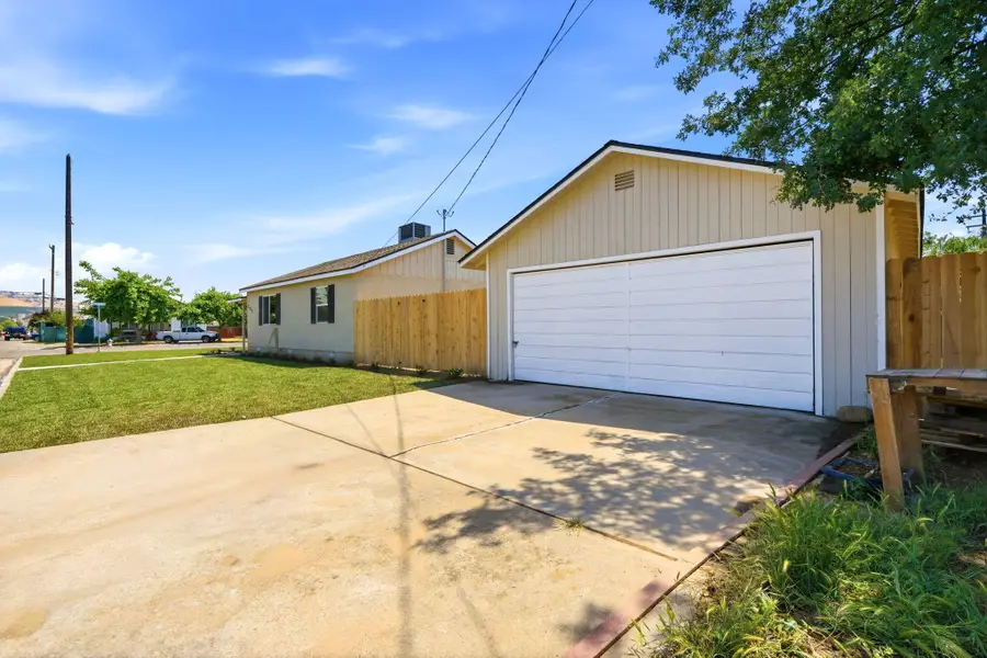 593 N 3rd Street, Porterville, CA 93257 - #3