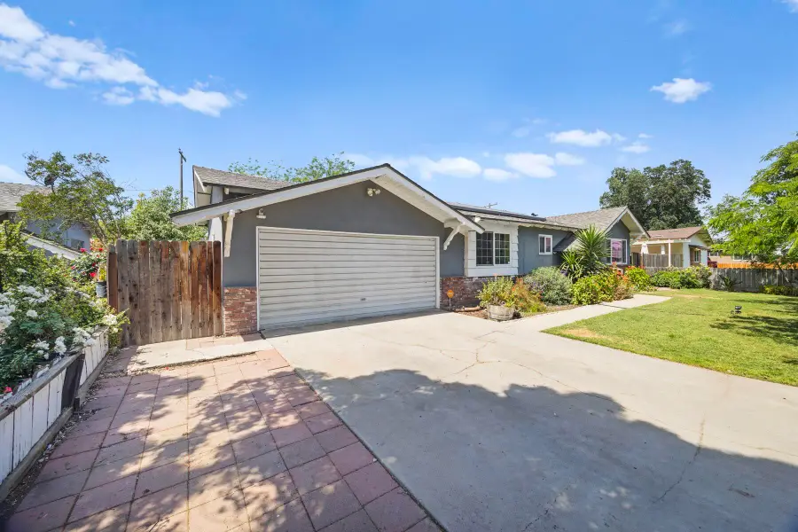 587 N West, Tulare, CA 93274 - #2