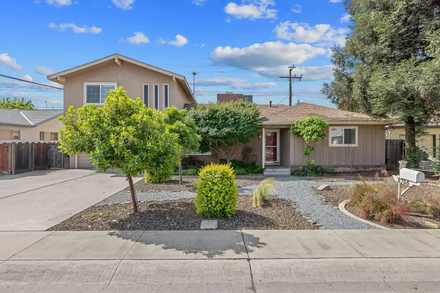 2735 W Laura Avenue, Visalia, CA 93277 - #2