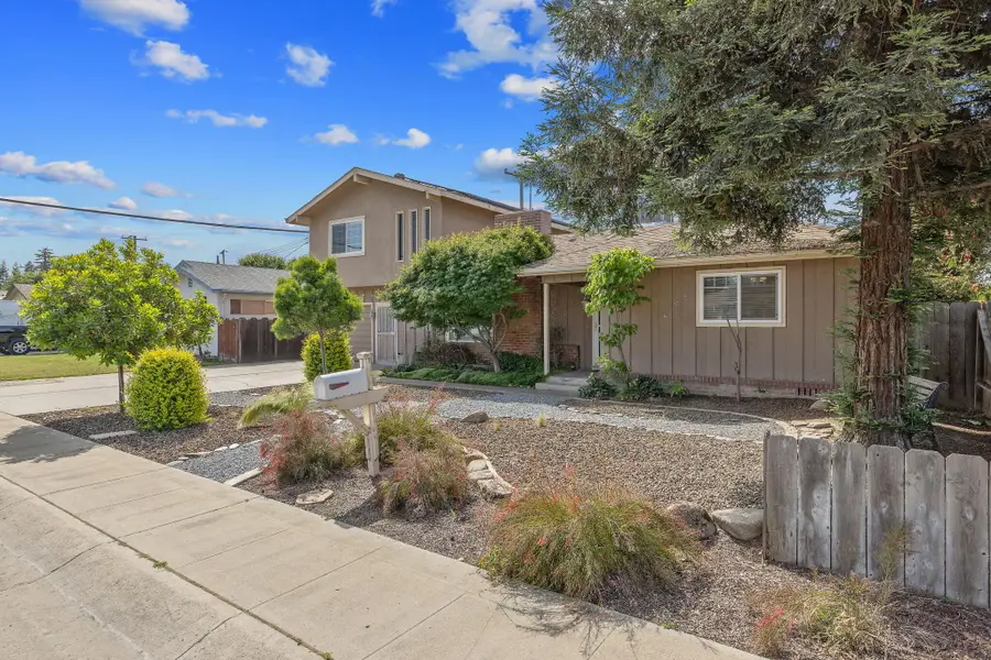 2735 W Laura Avenue, Visalia, CA 93277 - #3