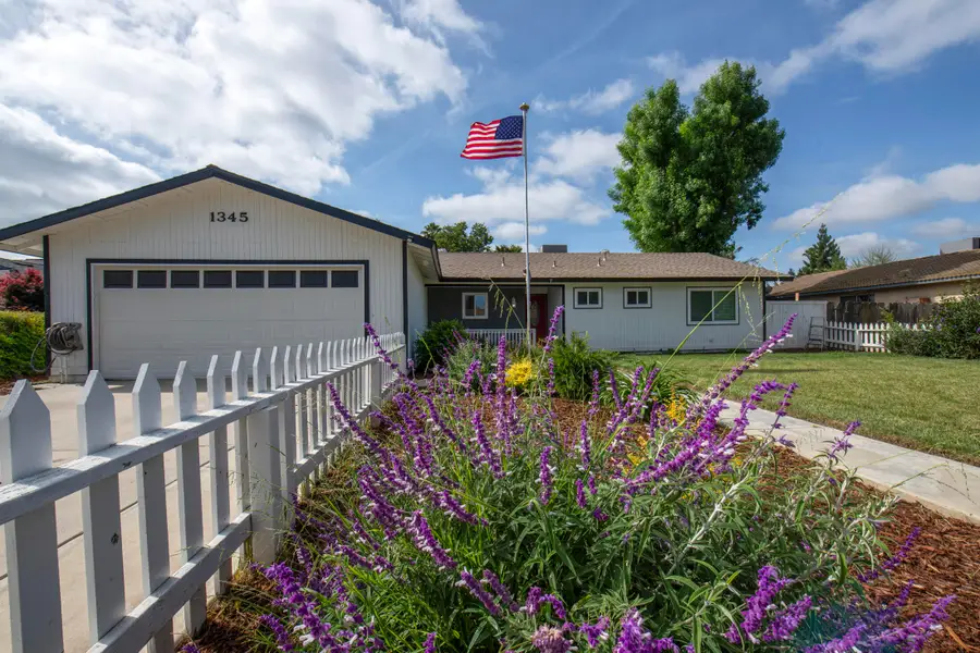 1345 W Evans Avenue, Visalia, CA 93277 - #3