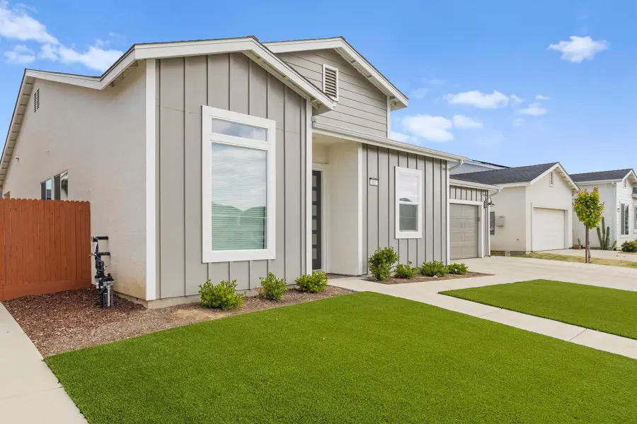 412 E Newton Avenue, Visalia, CA 93291 - #2