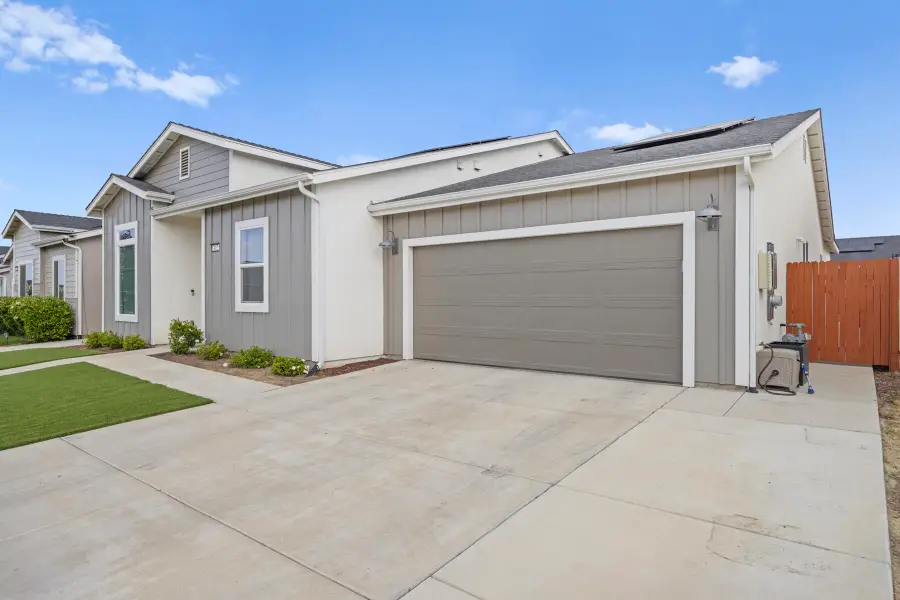 412 E Newton Avenue, Visalia, CA 93291 - #3