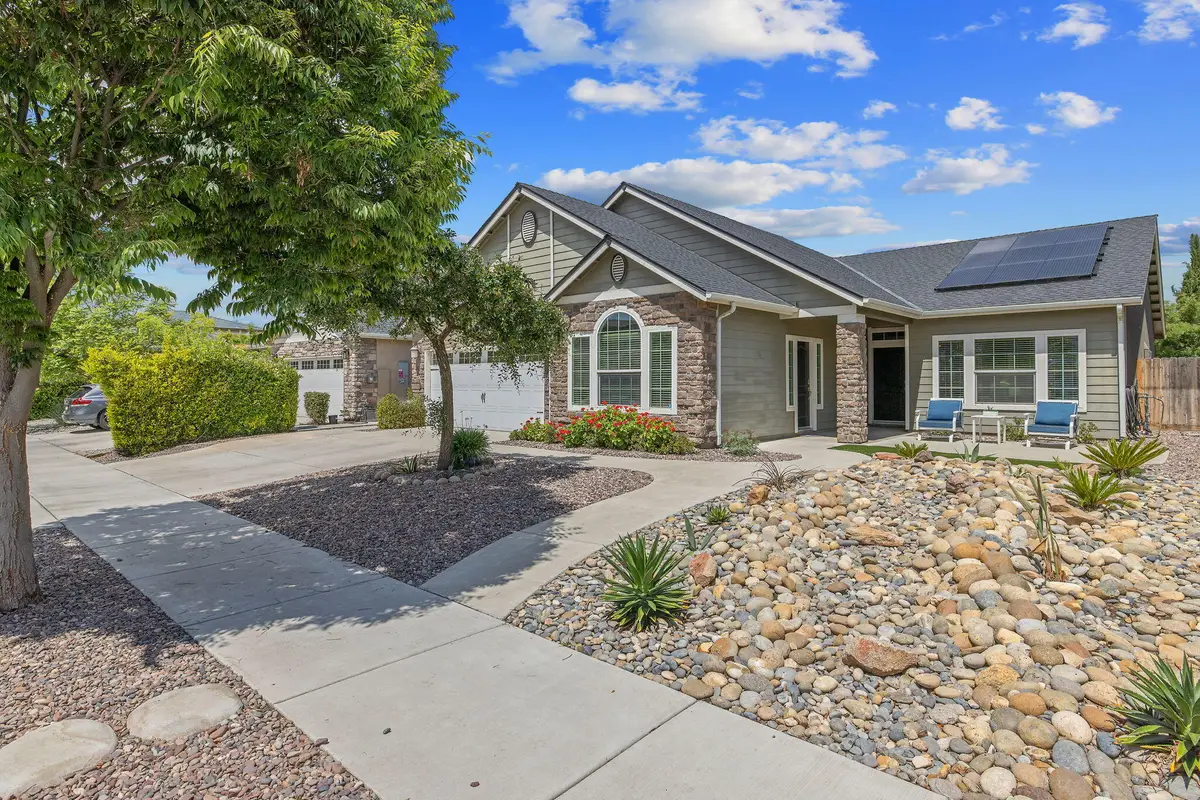 3938 W Vine Avenue, Visalia, CA 93291 - #1