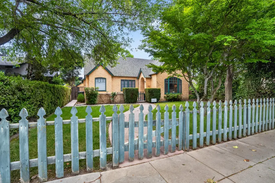 805 W Noble Avenue, Visalia, CA 93277 - #2