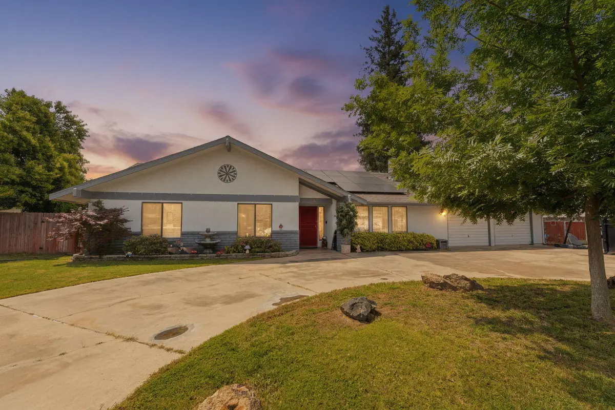 1025 W Monte Vista, Visalia, CA 93277 - #1