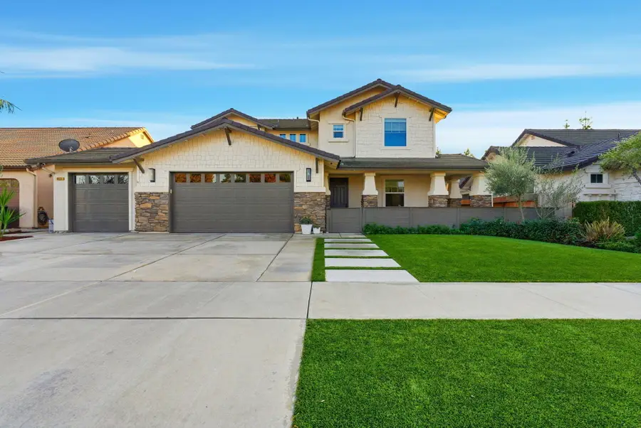 6321 W Oriole Avenue, Visalia, CA 93291 - #2