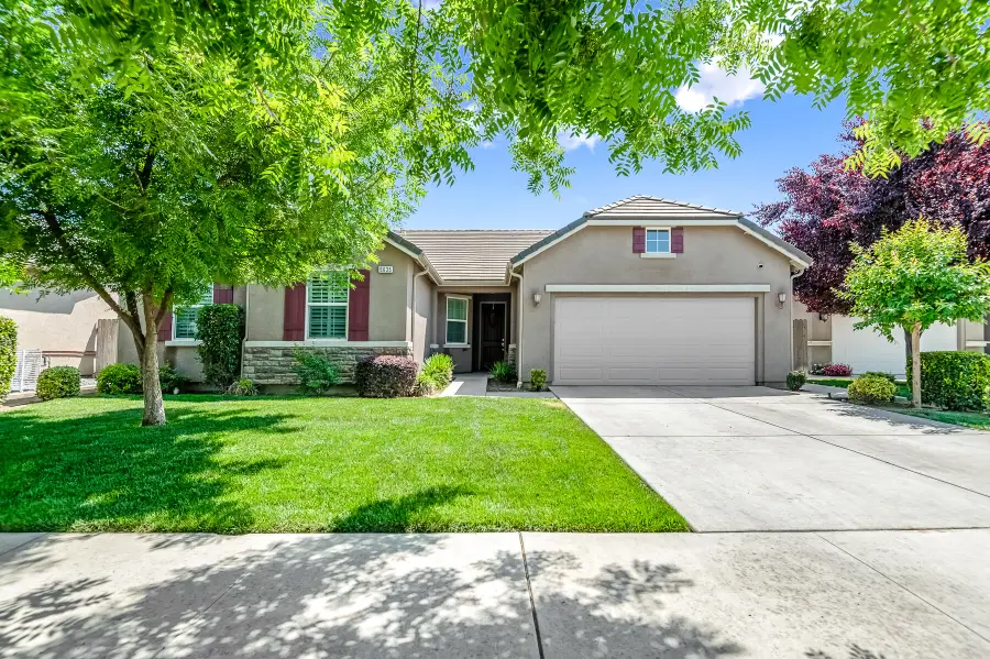 6635 W Vine Court, Visalia, CA 93291 - #3