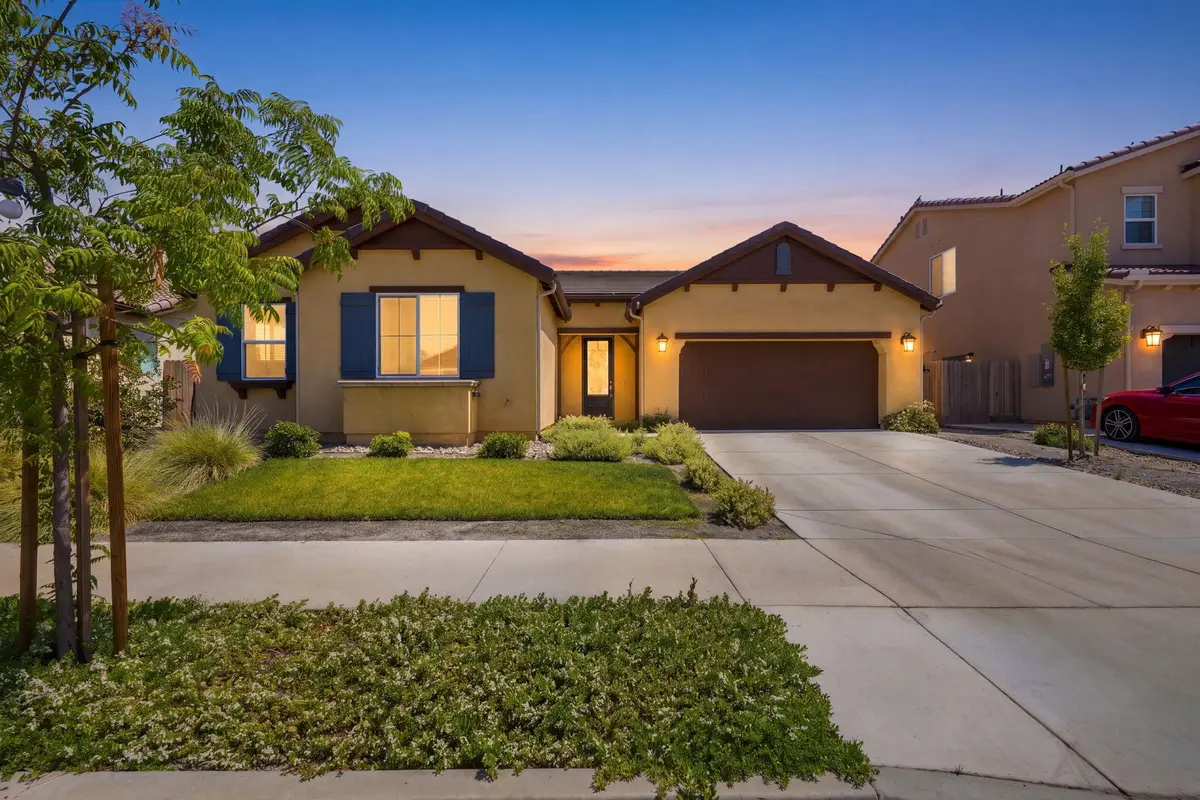 1833 W Corvina Avenue, Visalia, CA 93291 - #1
