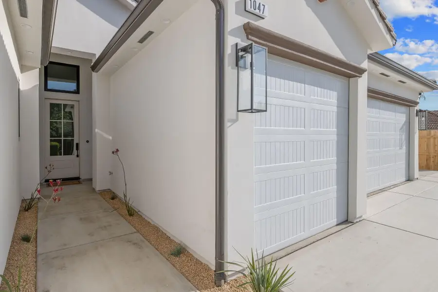 1047 E Arlen Avenue, Visalia, CA 93292 - #2