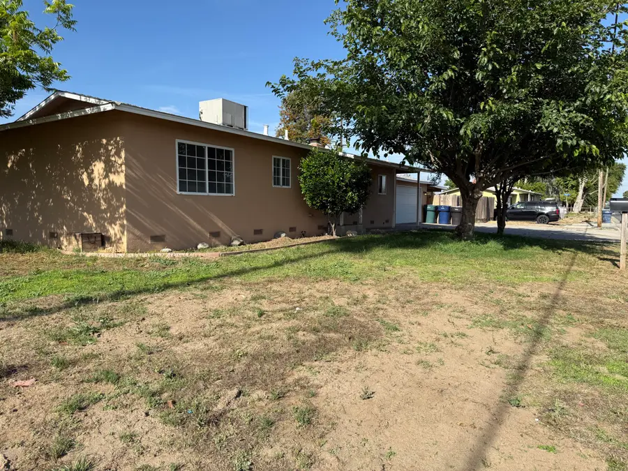 998 W Bardsley Avenue, Tulare, CA 93274 - #3