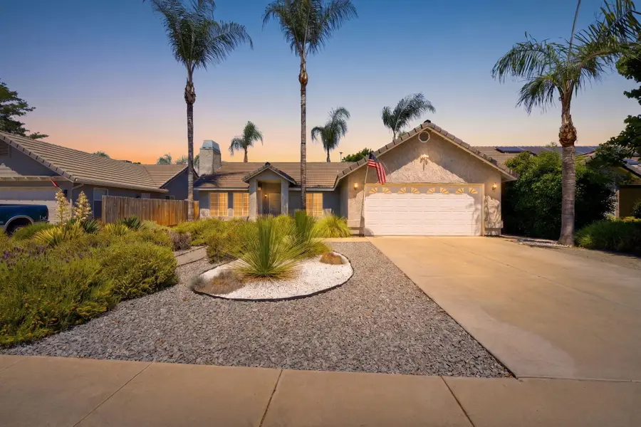 3118 W Loyola Court, Visalia, CA 93277 - #2