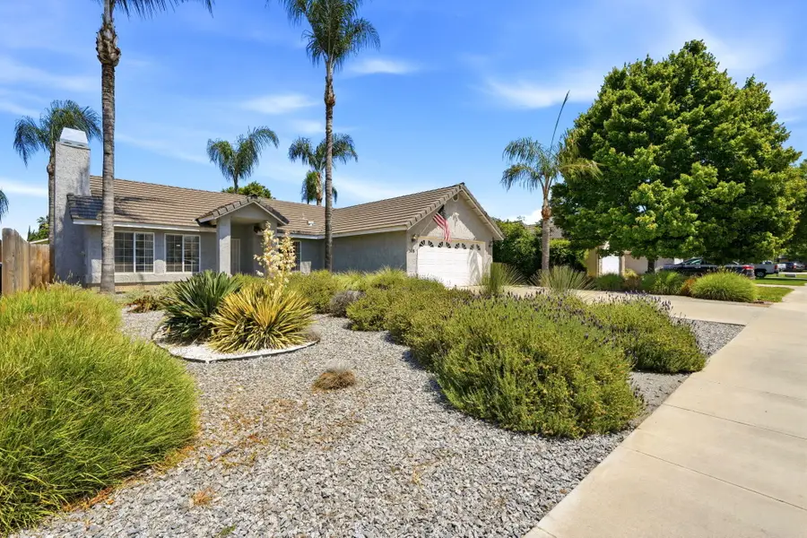 3118 W Loyola Court, Visalia, CA 93277 - #3
