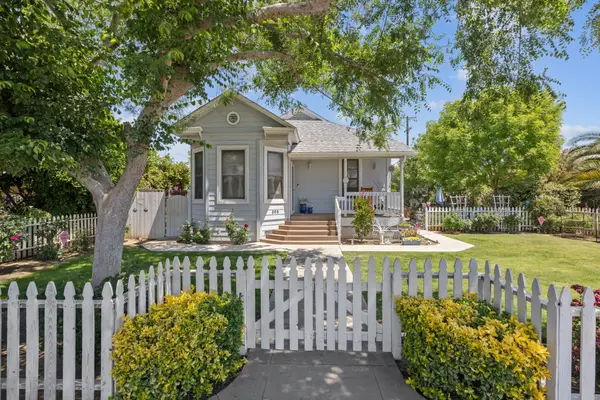 303 N E Street, Exeter, CA 93221