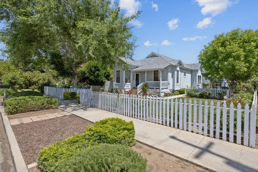 303 N E Street, Exeter, CA 93221 - #2