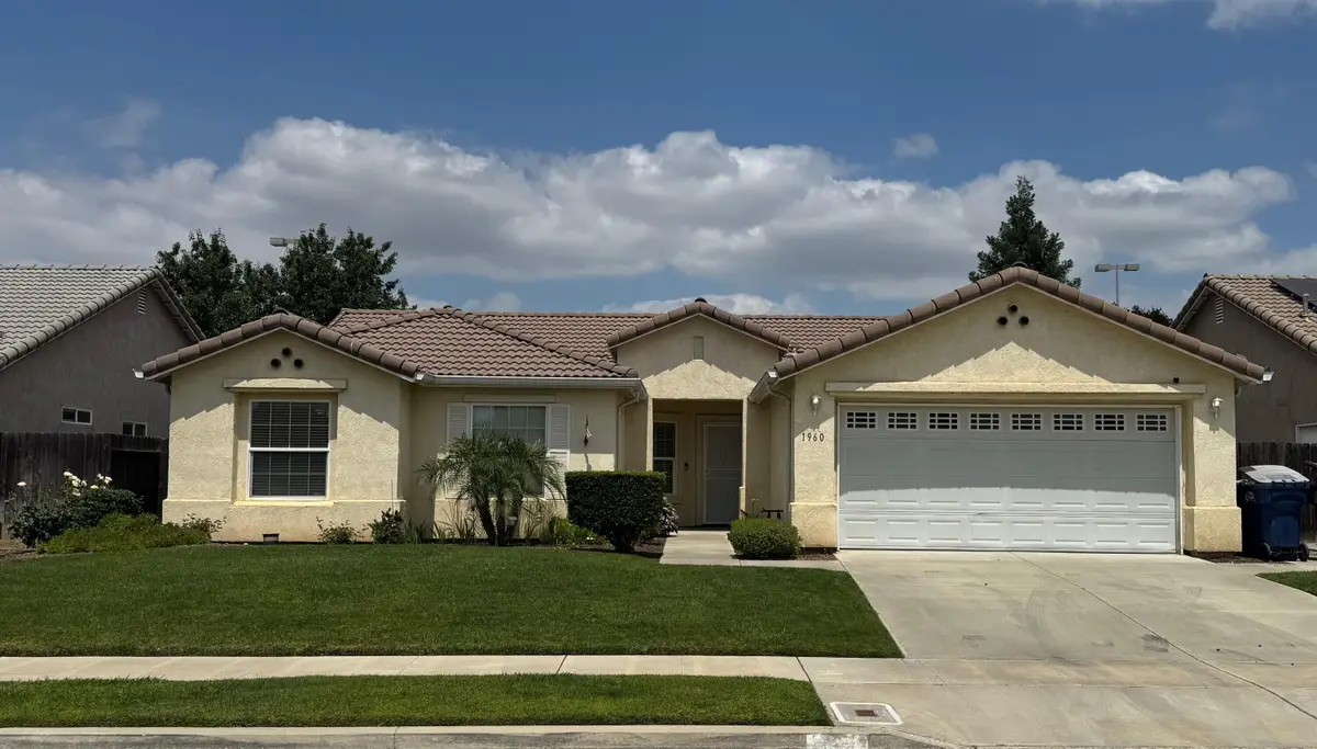 1960 E Sandalwood Avenue Ne, Tulare, CA 93274 - #1