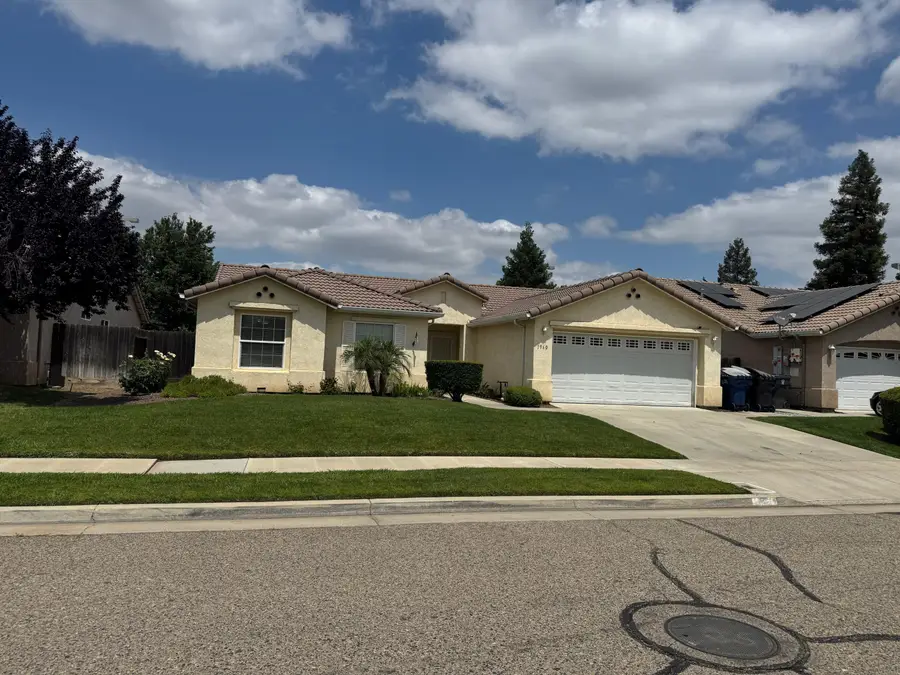 1960 E Sandalwood Avenue Ne, Tulare, CA 93274 - #2
