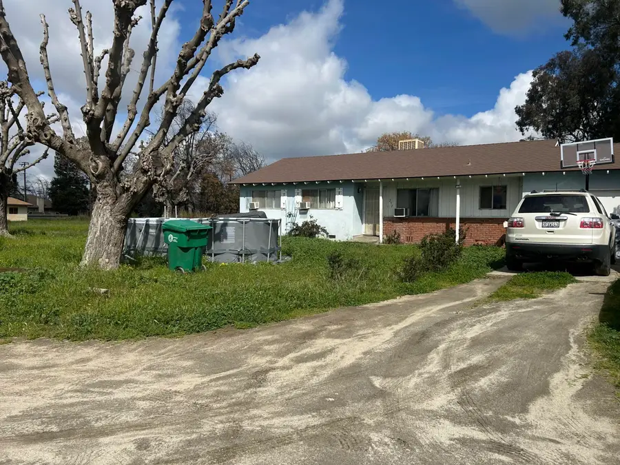 292 N Villa Street, Porterville, CA 93257 - #2