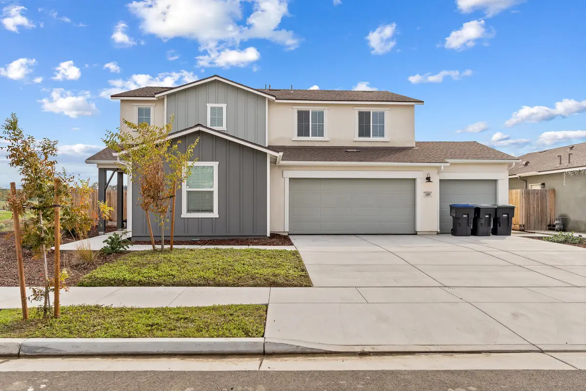 1109 E Elkhorn Avenue, Visalia, CA 93277 - #1