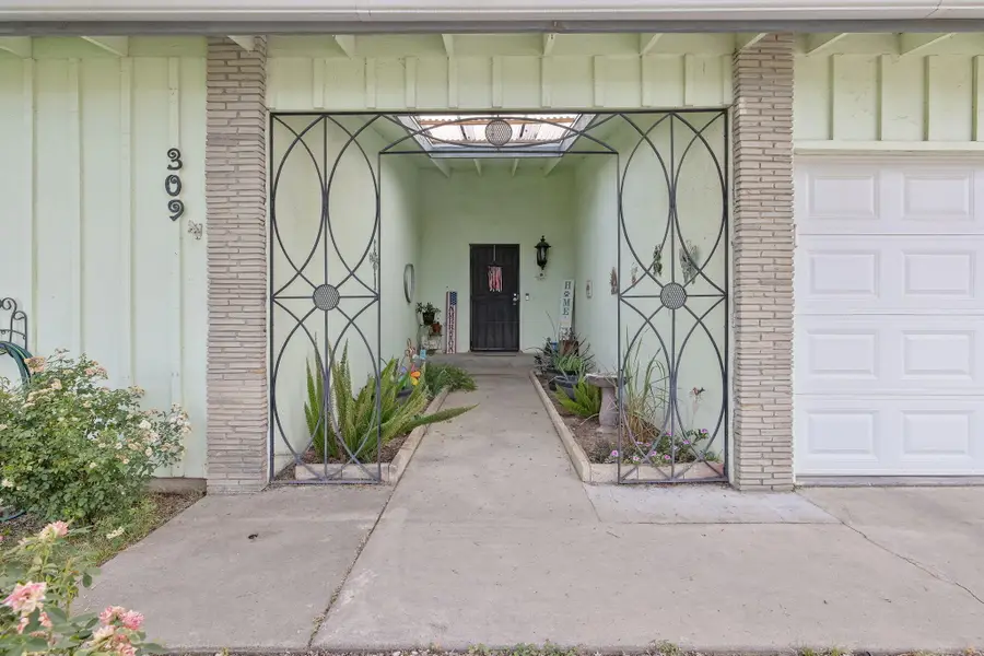 309 N Lane Street, Tulare, CA 93274 - #2