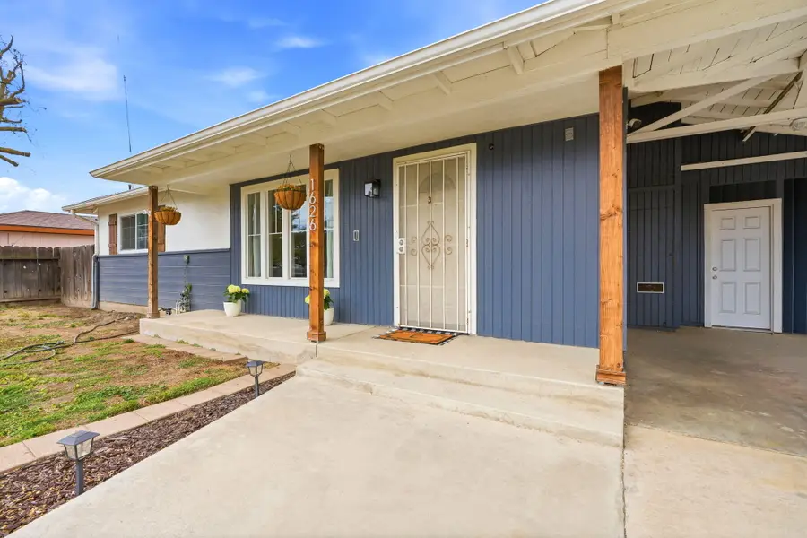 1626 E Sequoia Avenue, Tulare, CA 93274 - #3