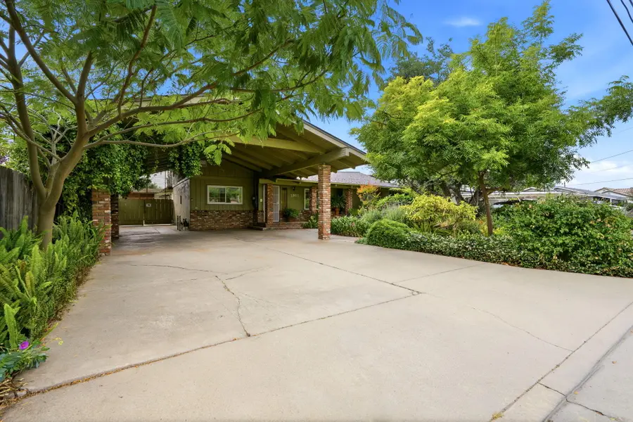 1361 N Oaks Street, Tulare, CA 93274 - #3