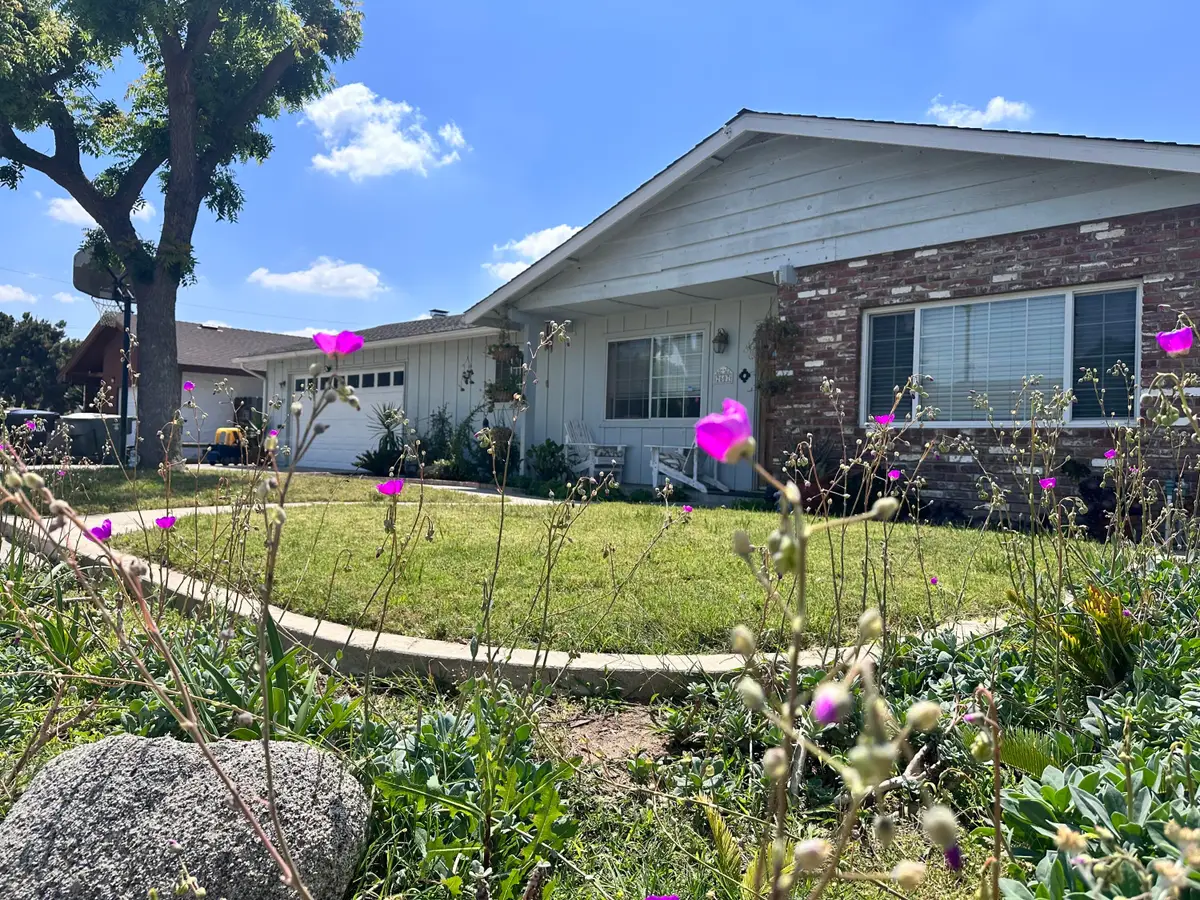 2607 W Country Avenue, Visalia, CA 93277 - #1