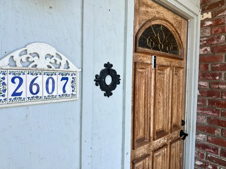2607 W Country Avenue, Visalia, CA 93277 - #2