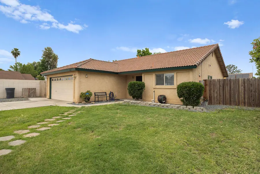 1825 N Liberty Court, Visalia, CA 93292 - #2