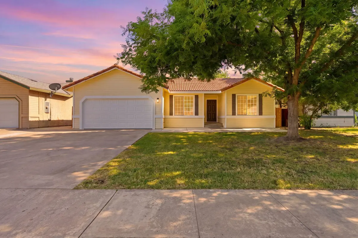 2005 E Roosevelt Court, Visalia, CA 93292 - #1