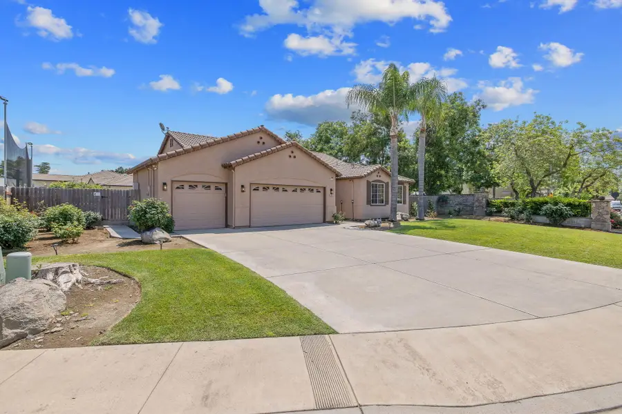 2212 N Kent Court, Visalia, CA 93291 - #2
